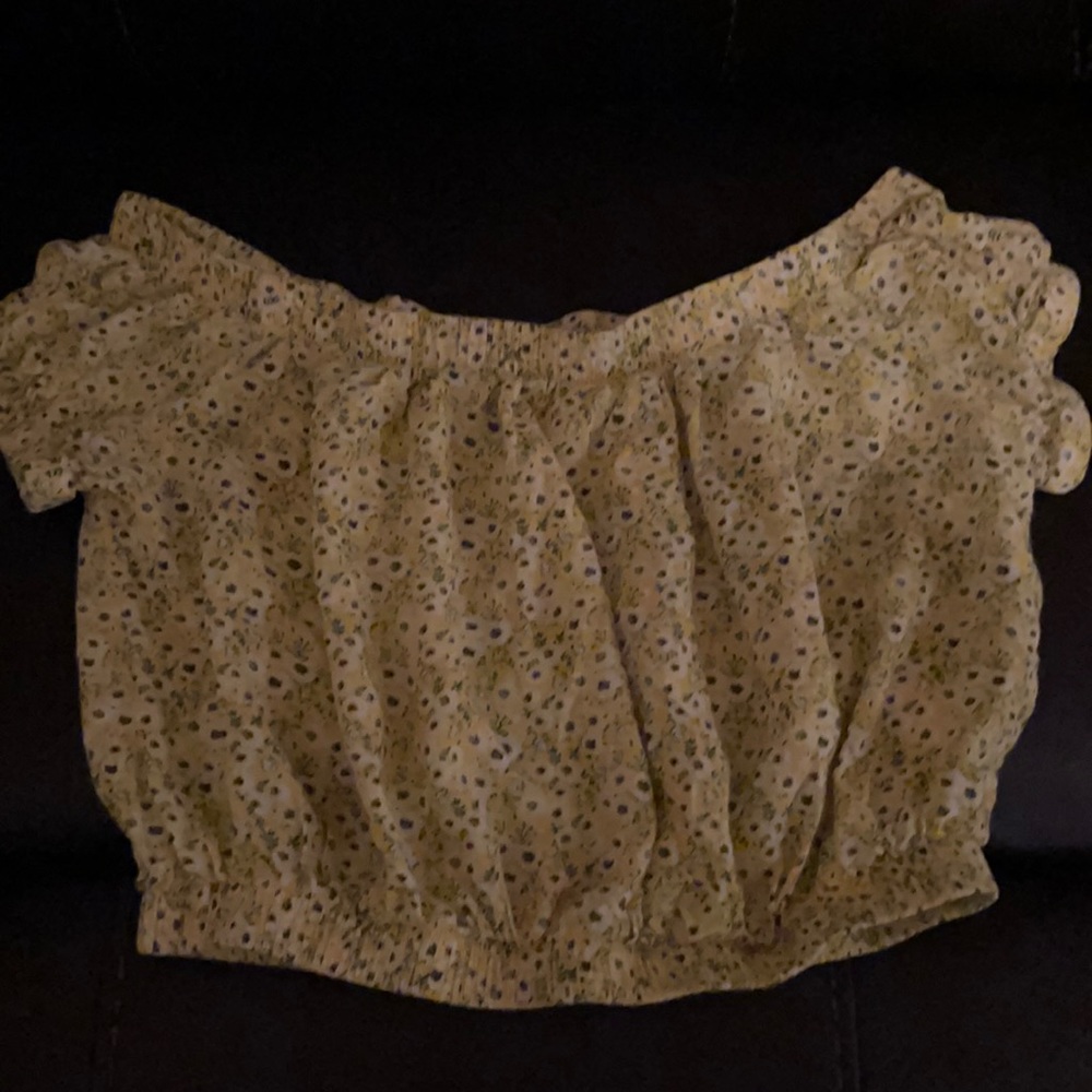 Cute yellow flower crop top